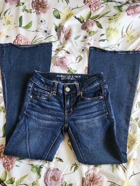 American Eagle Outfitters BOHO Flare Jeans SIZE 2 Short